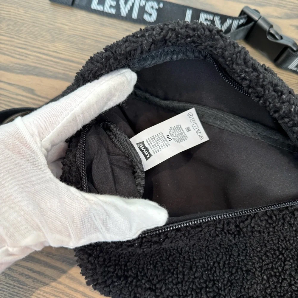 Levi's Black Sherpa Belt Bag​ - Picture 4 of 10